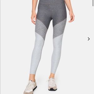 Like new Springs 7/8 Outdoor Voices legging